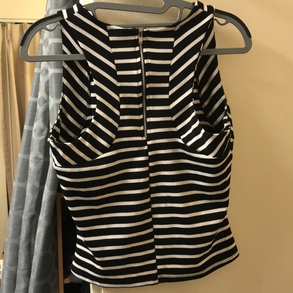 Wet seal crop top size medium - Picture 2 of 2